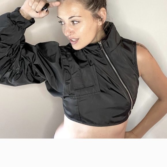 Elegant Black Utility Jacket for Women - Picture 2 of 6